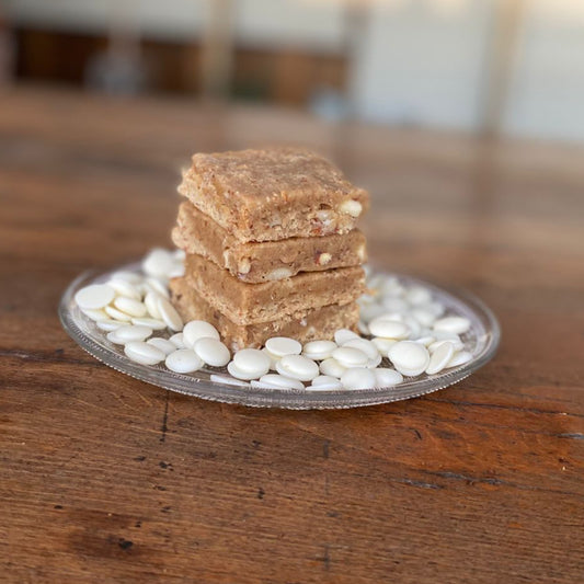 Brownie blanco y almendras (Blondie)